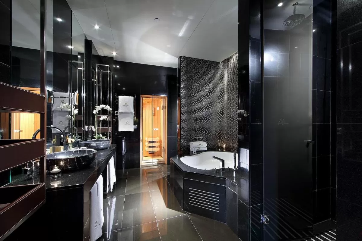 Con gran jacuzzi en el baño Eurostars Madrid Tower