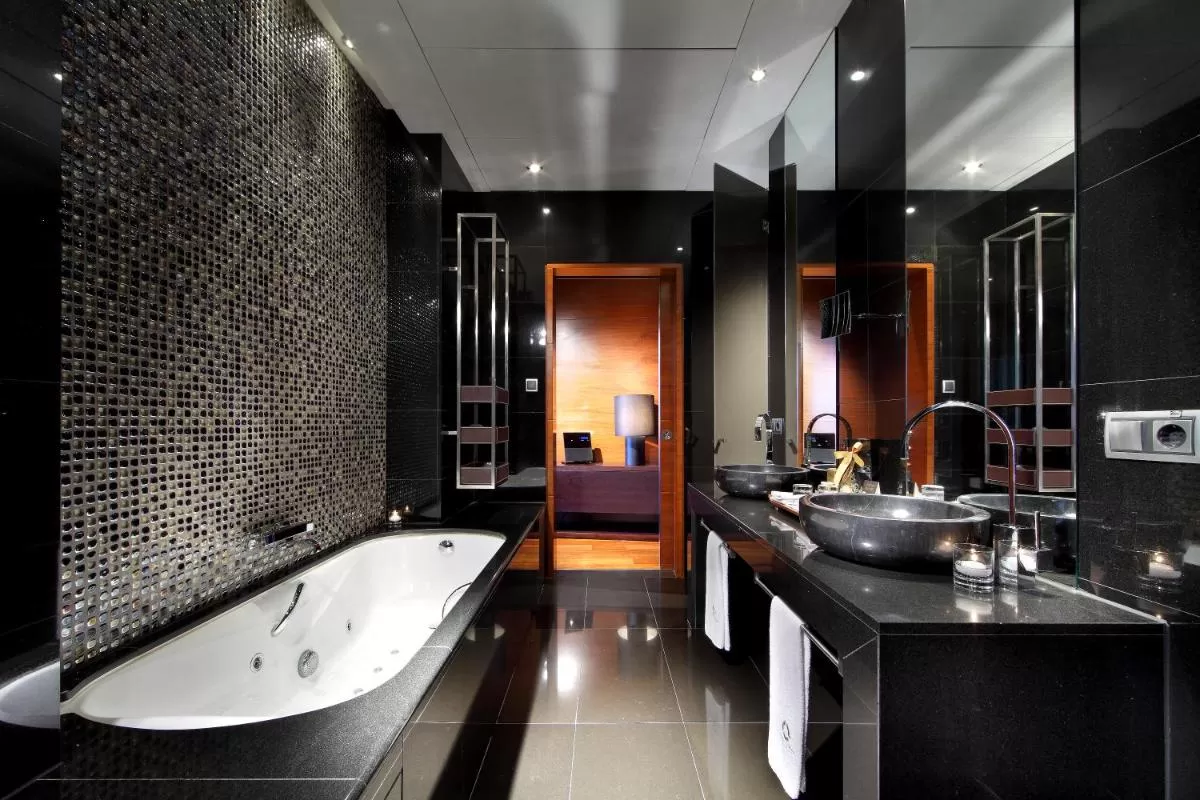 Eurostars Madrid Tower con bañera de hidromasaje
