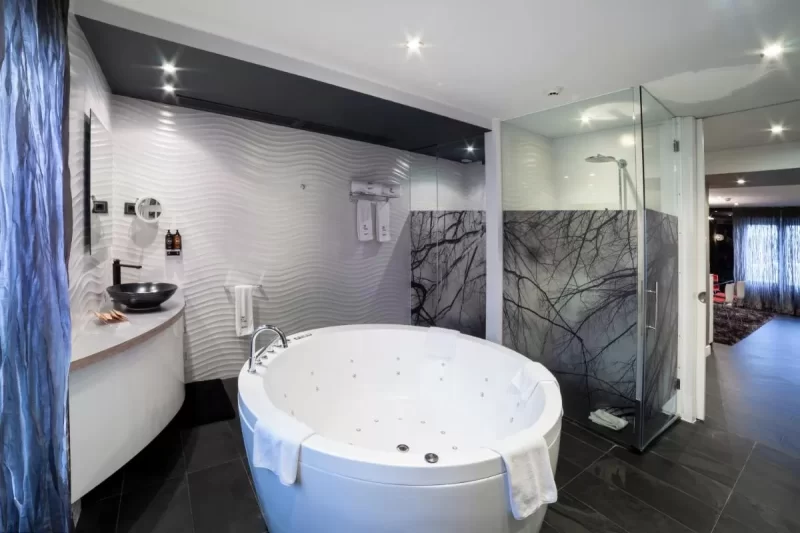 Estancia con jacuzzi privado en Petit Palace Savoy Alfonso XII en Madrid