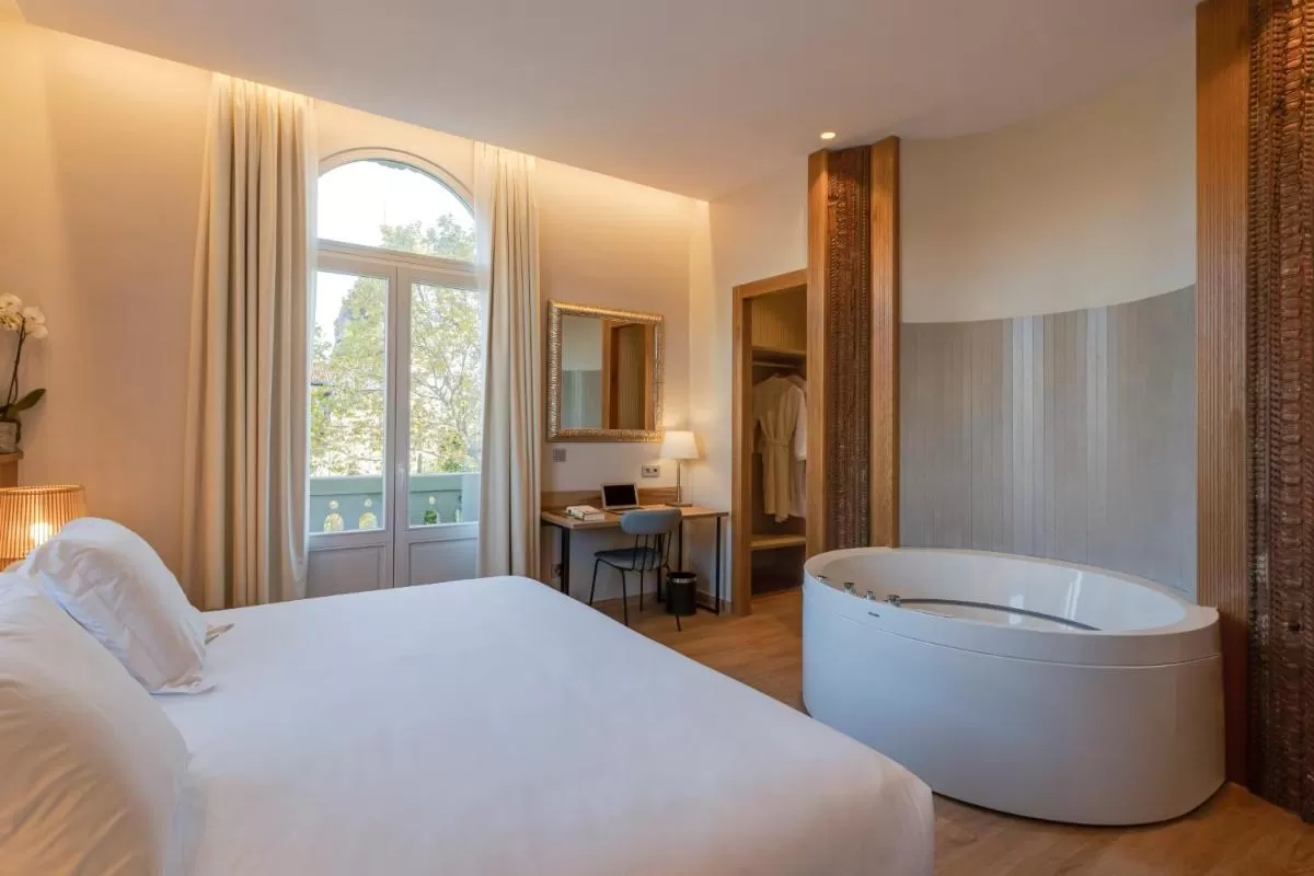 Hotel Boutique Mirlo Barcelona con bañera de hidromasaje en la habitación Hotel Boutique Mirlo Barcelona con bañera de hidromasaje en la habitación