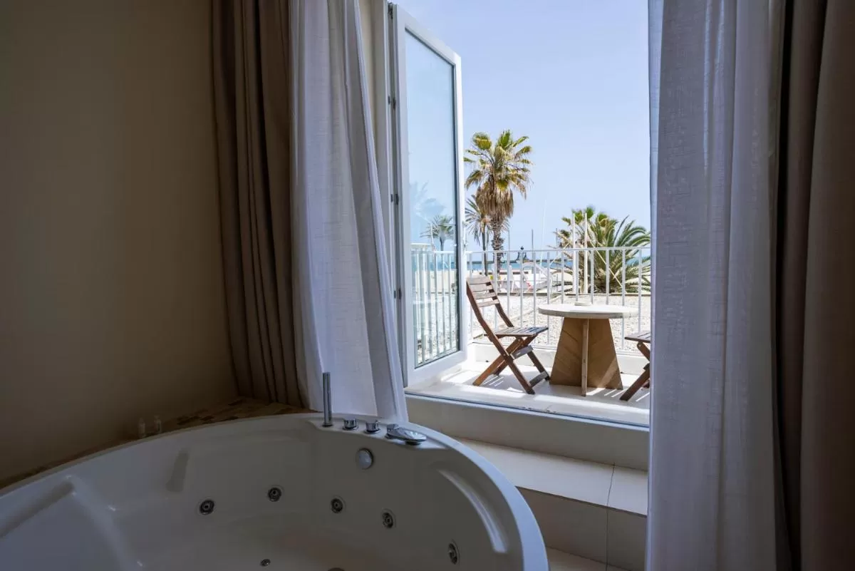 Jacuzzi para parejas con vistas al mar Hotel Boutique Sabbia Valencia