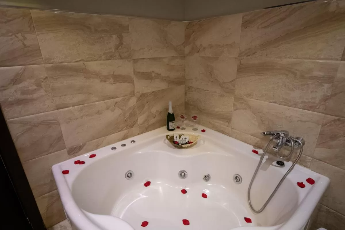 Jacuzzi romántico Hotel Monasterio Granada Adults Only