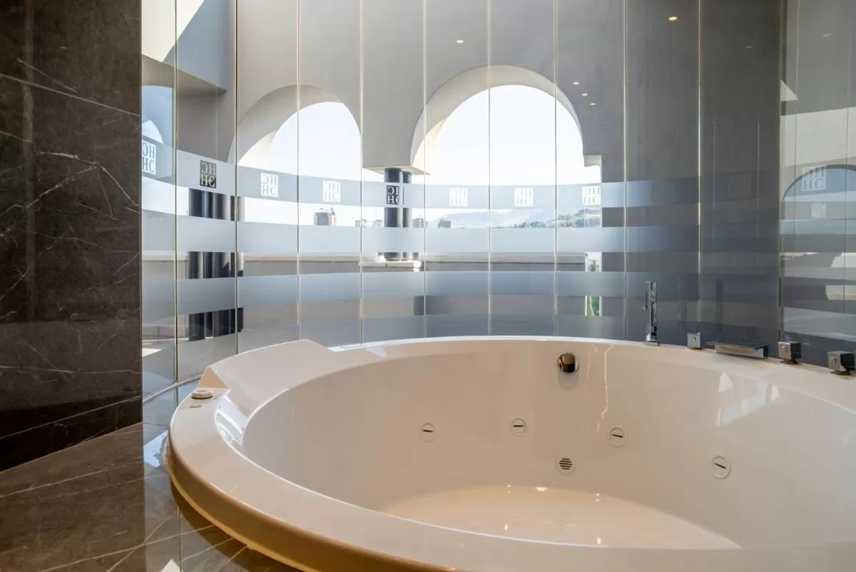 Jacuzzi romántico para parejas Hotel Granada Center