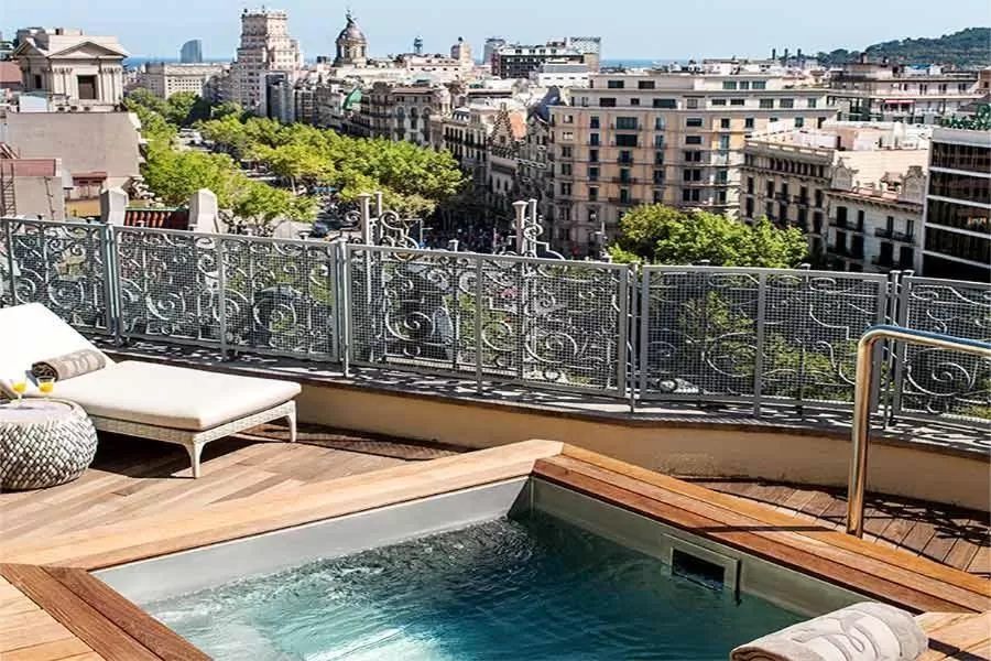 Piscina Hidromasaje en la terraza con vistas Majestic Hotel & Spa Barcelona GL