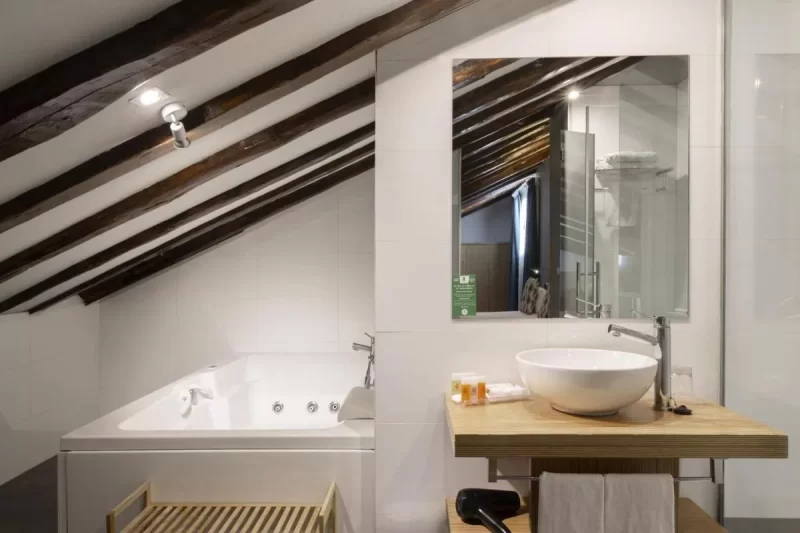 Habitación romántica con jacuzzi en Petit Palace Plaza del Carmen en Madrid