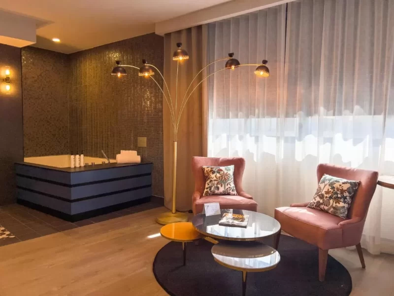 Suite con bañera de hidromasaje en Hotel Indigo Madrid - Gran Vía by IHG